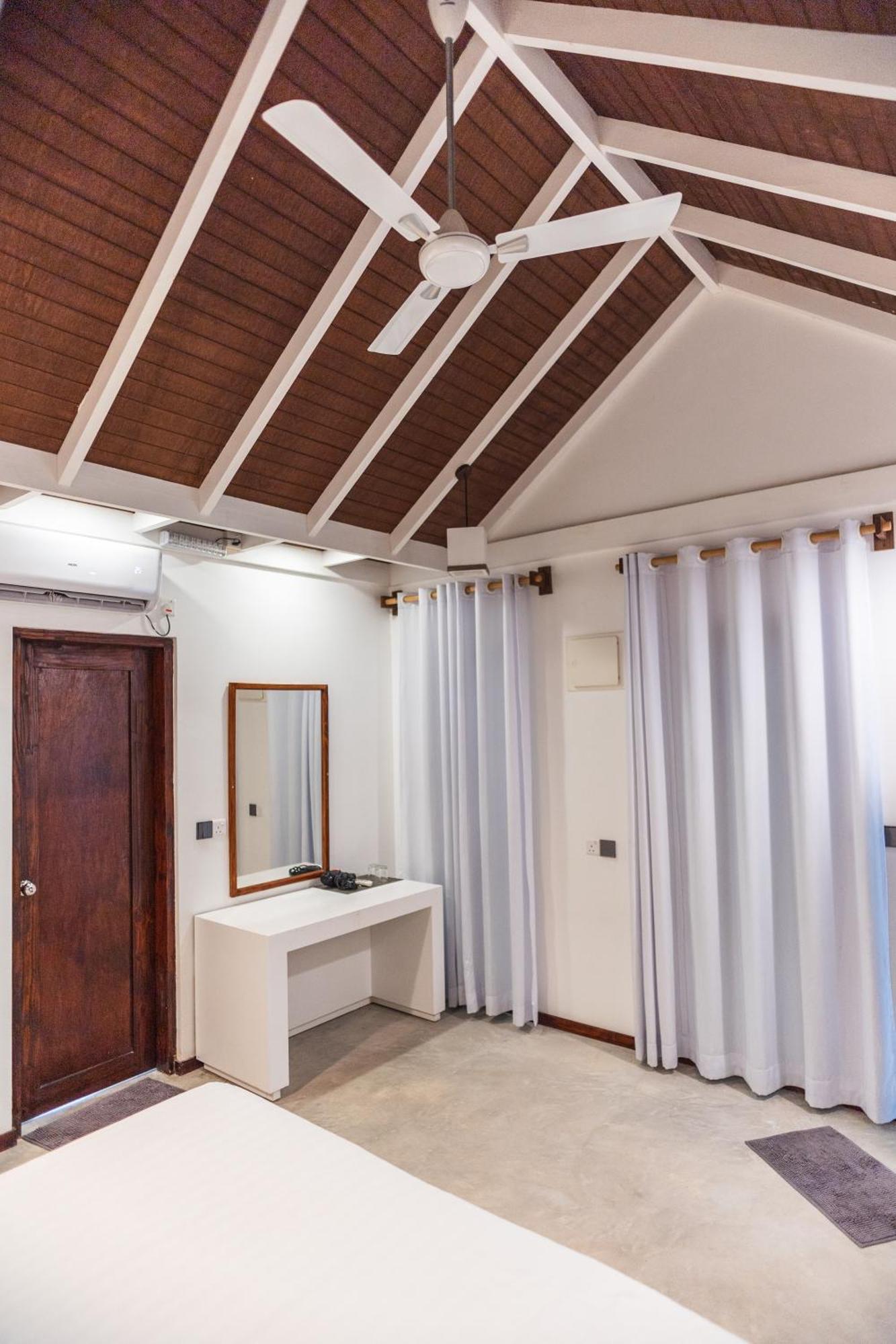 Brickwood Ganduvaru Private Villas Rasdhoo Exterior photo